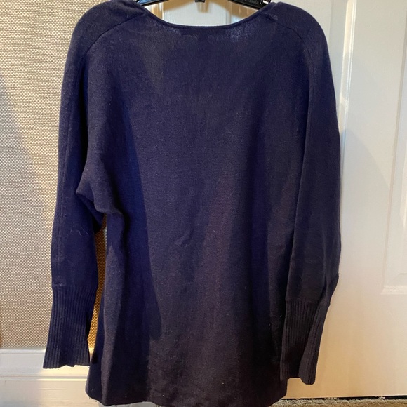 Cashmere Vneck sweater with tie detail on bottom - Picture 2 of 5